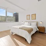 Chic Urban Retreat In La- Luxury 2Br Apartment