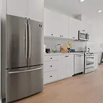 Chic Urban Retreat In La- Luxury 2Br Apartment