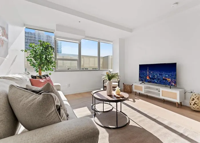 Chic Urban Retreat In La- Luxury 2Br Apartment