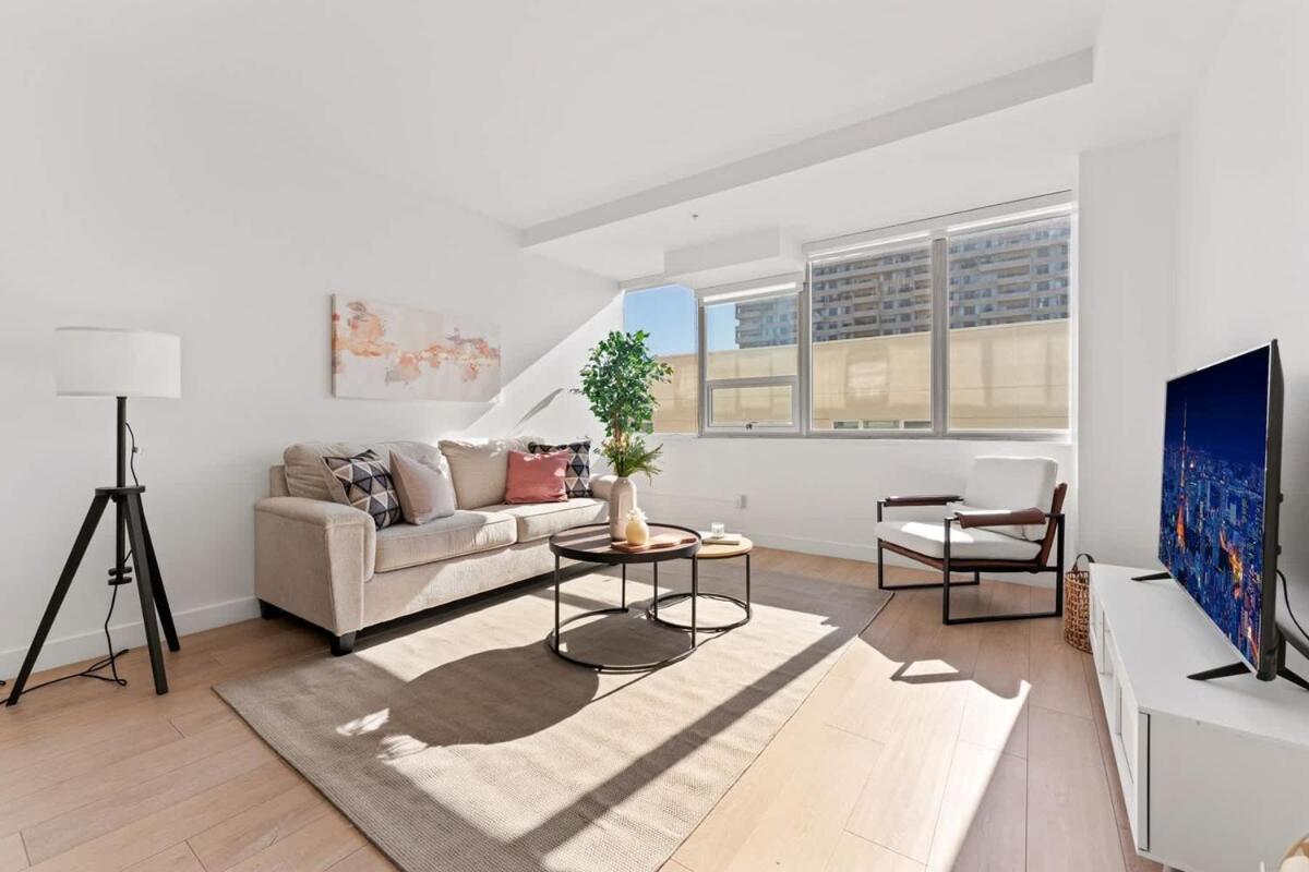 Chic Urban Retreat In La- Luxury 2br Apartment Los Angeles